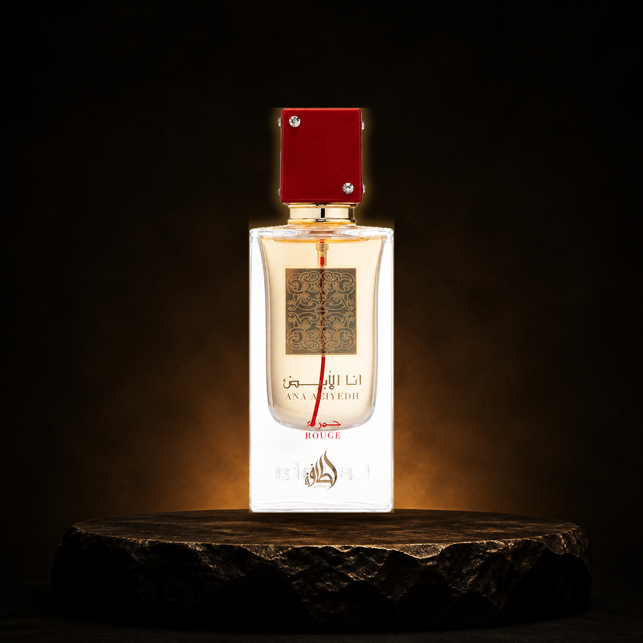 Ana Abiyedh Rouge — Lattafa em cenário editorial premium preto e dourado