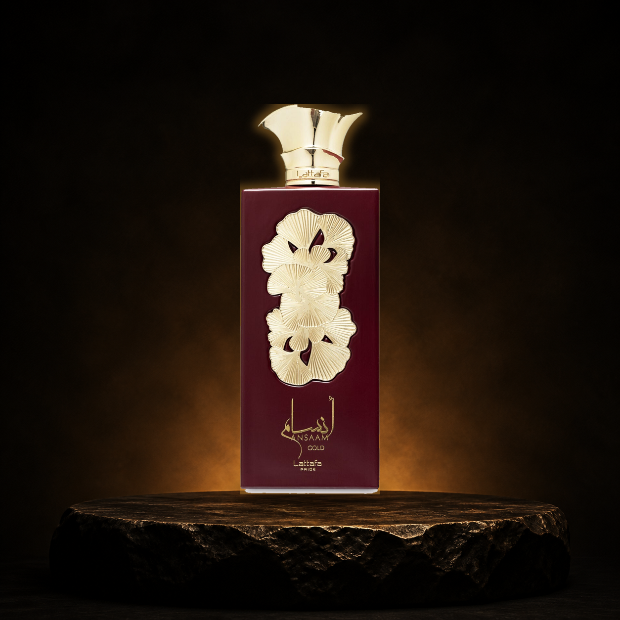 Ansaam Gold — Lattafa em cenário editorial premium preto e dourado