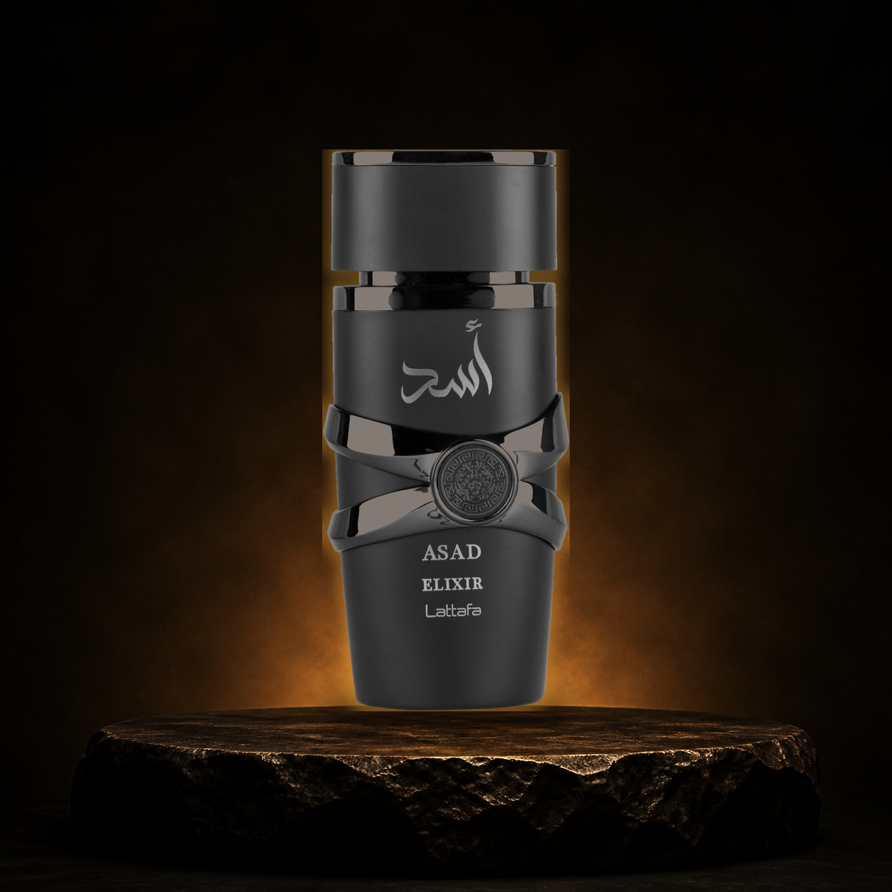 Asad Elixir — Lattafa em cenário editorial premium preto e dourado
