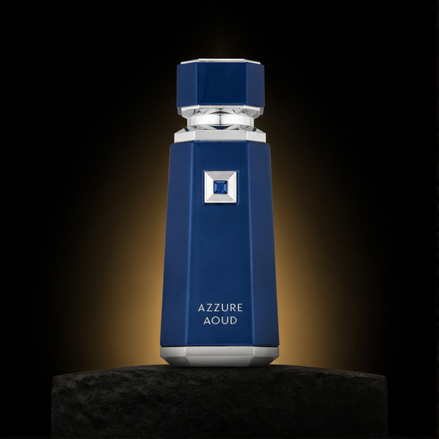 Azzure Aoud — French Avenue em cenário editorial premium preto e dourado