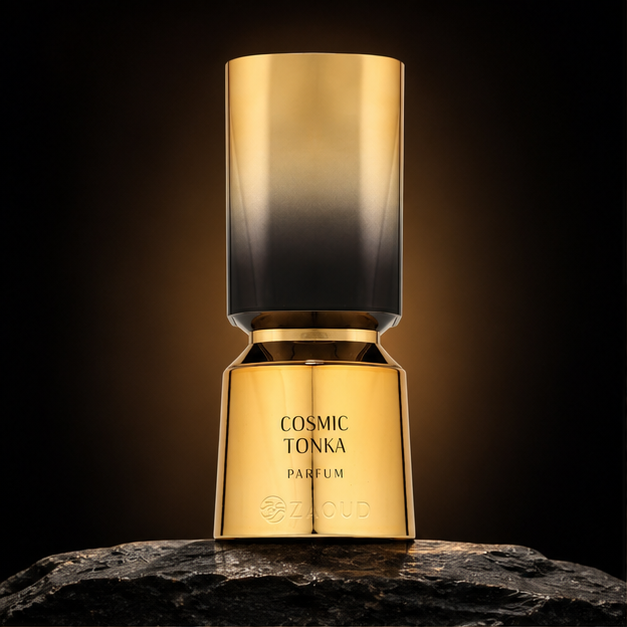 Cosmic Tonka — French Avenue em cenário editorial premium preto e dourado
