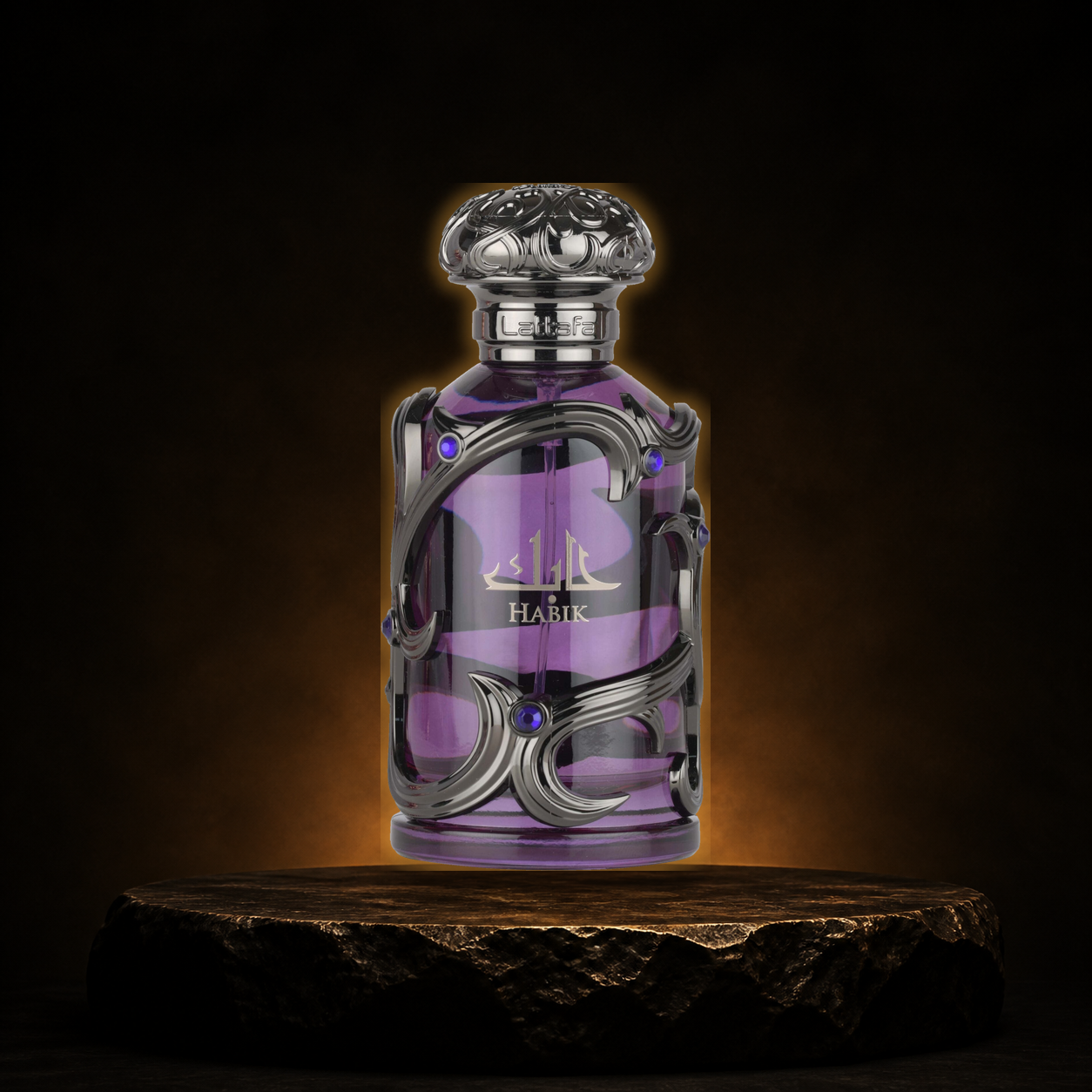 Habik for man — Lattafa em cenário editorial premium preto e dourado