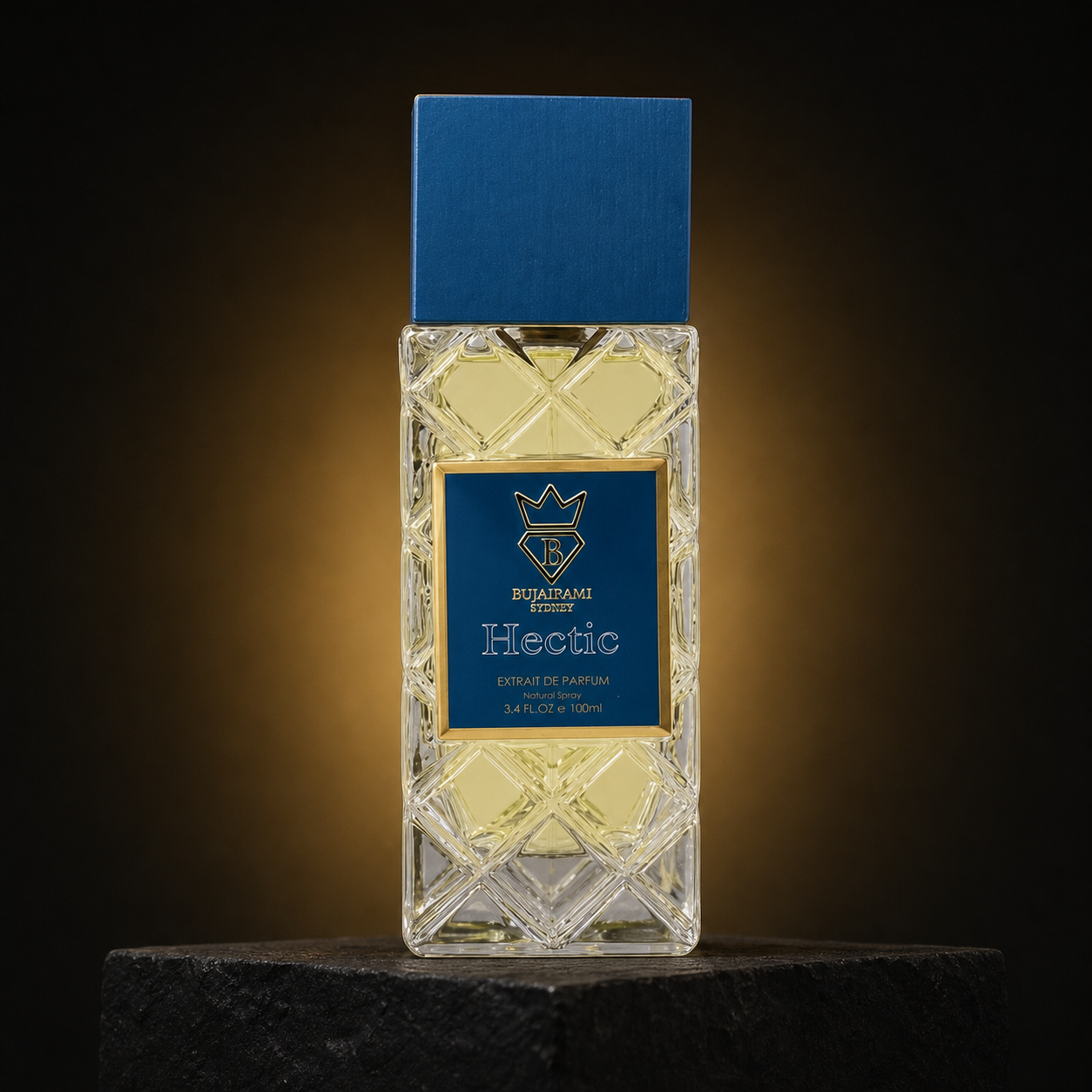 Hectic — Bujairami em cenário editorial premium preto e dourado