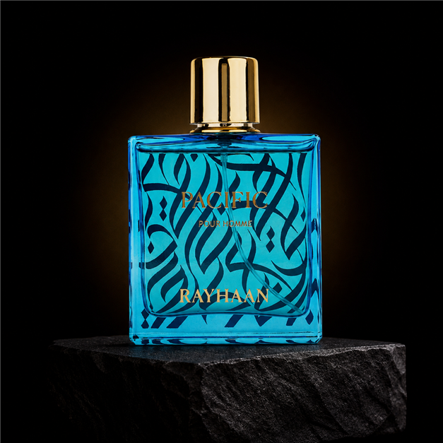 Pacific Pour Homme — Rayhaan em cenário editorial premium preto e dourado
