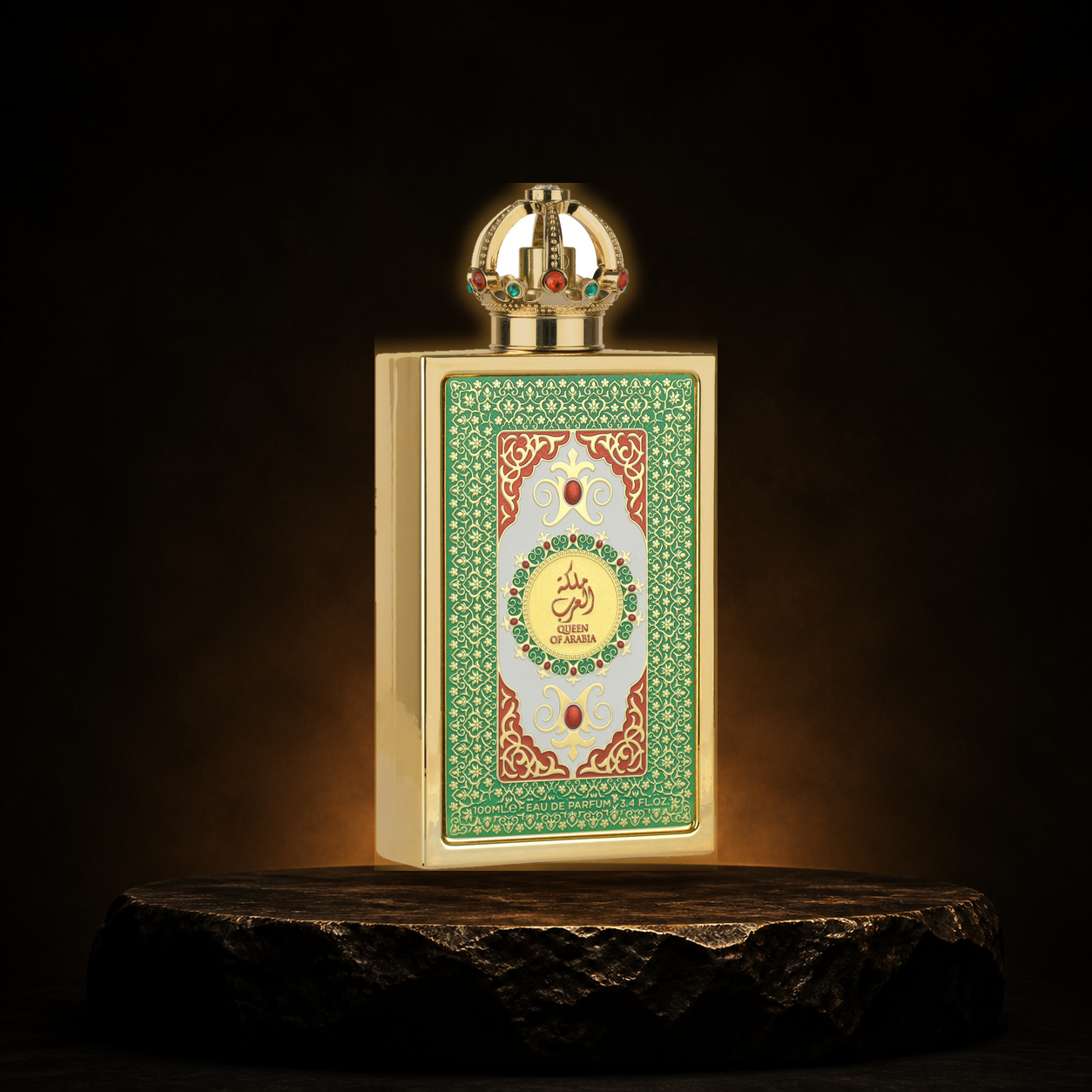Qeen Of Arabia — Lattafa em cenário editorial premium preto e dourado