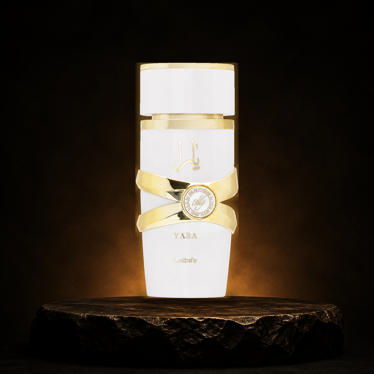 Yara Moi — Lattafa em cenário editorial premium preto e dourado