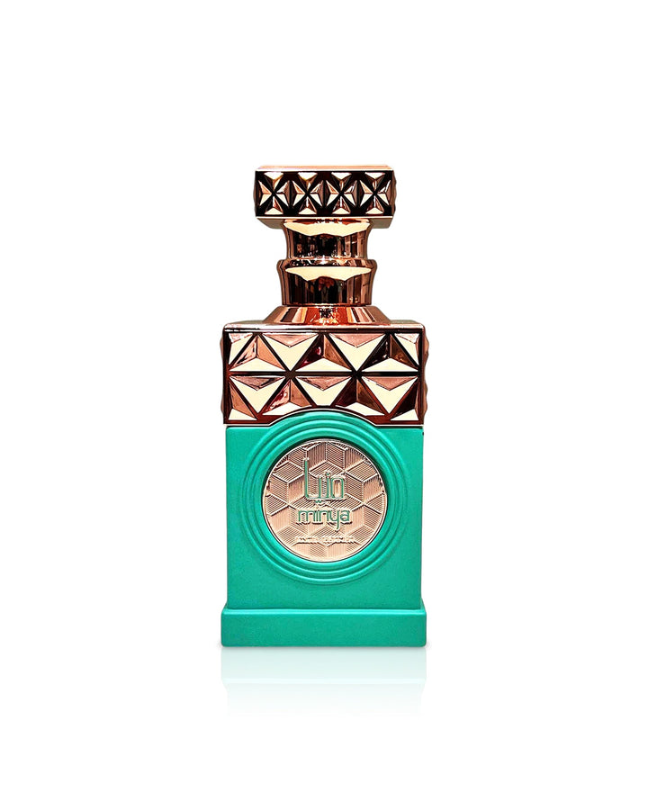 Minya — Paris Corner — frasco do perfume em fundo branco