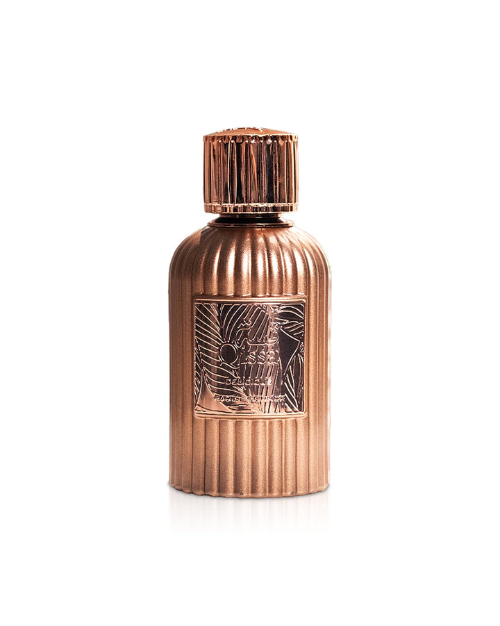 Qissa Delicious — Paris Corner — frasco do perfume em fundo branco