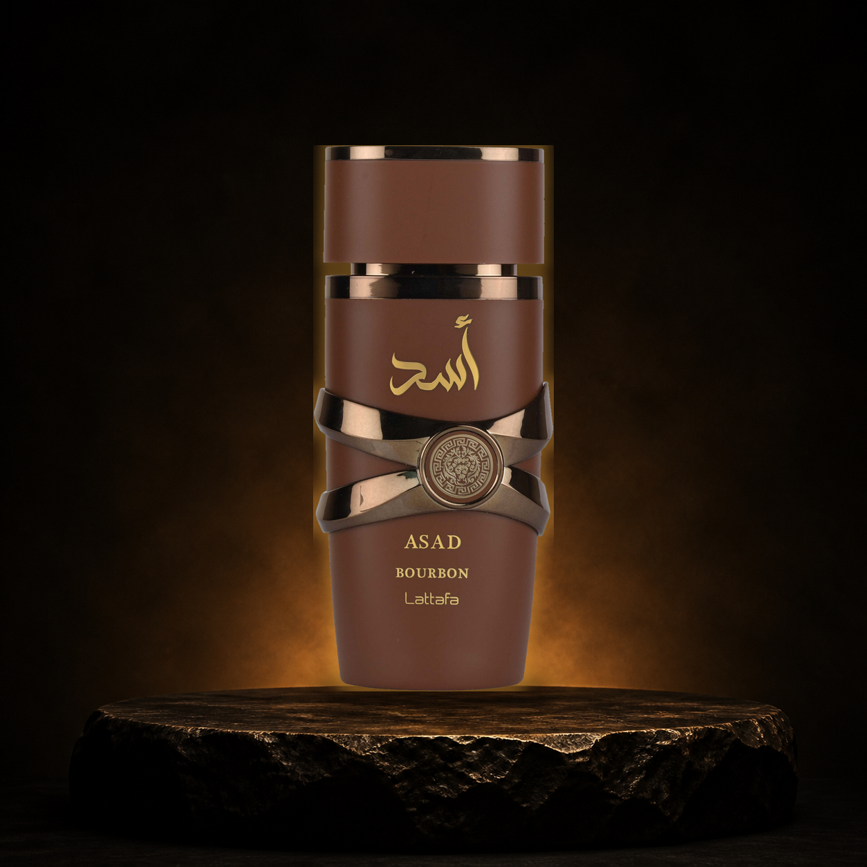 Asad Borbon — Lattafa em cenário editorial premium preto e dourado