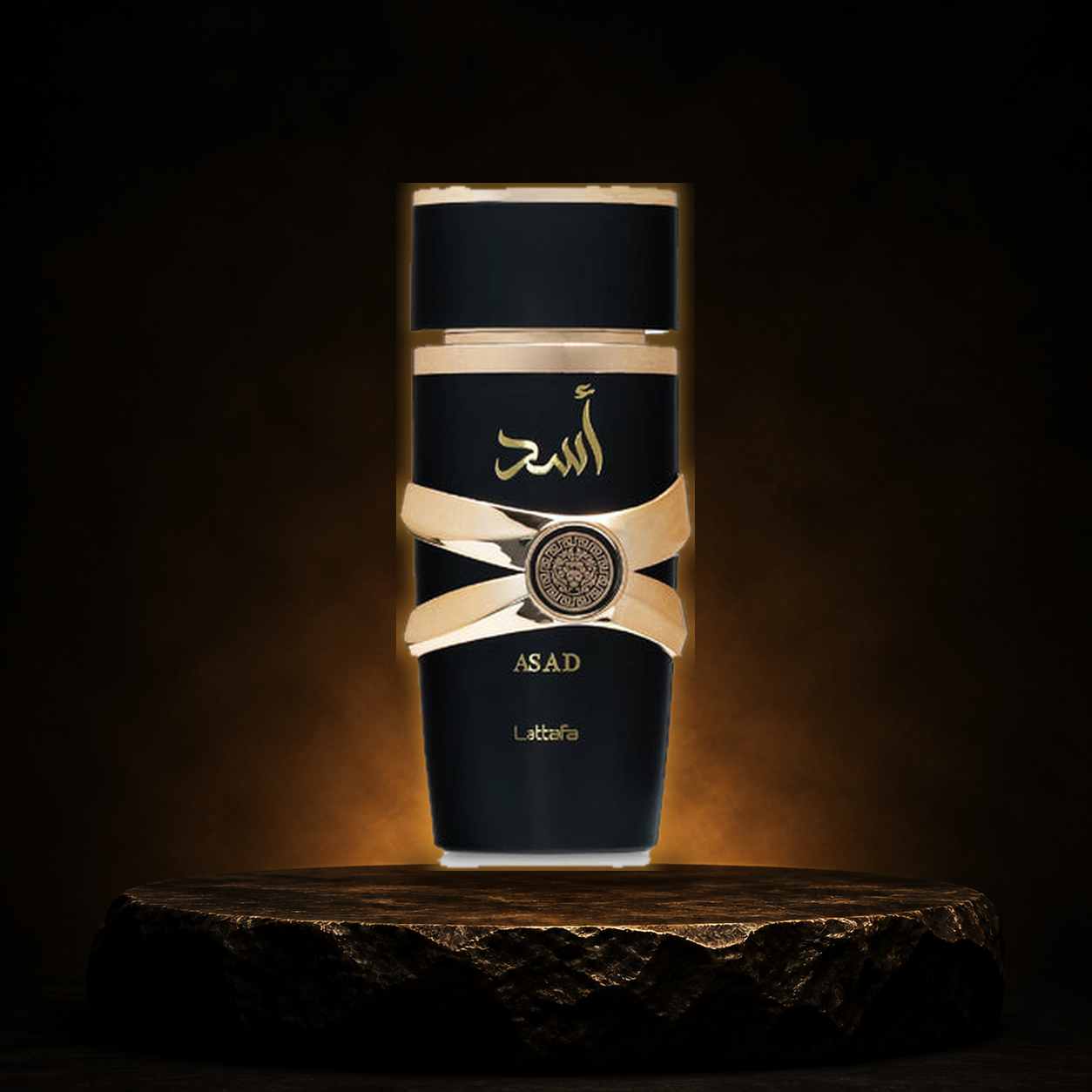Asad — Lattafa em cenário editorial premium preto e dourado
