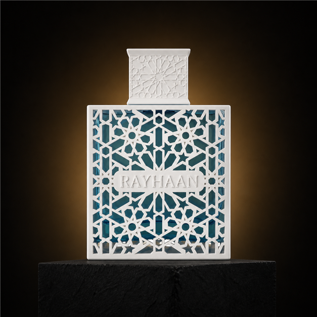 Azul — Rayhaan em cenário editorial premium preto e dourado
