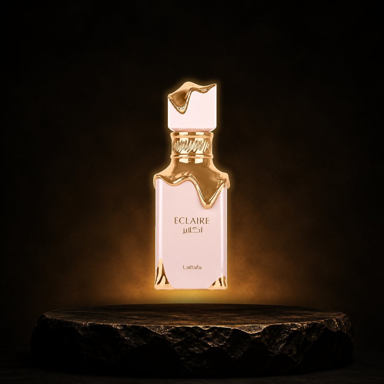 Eclaire — Lattafa em cenário editorial premium preto e dourado