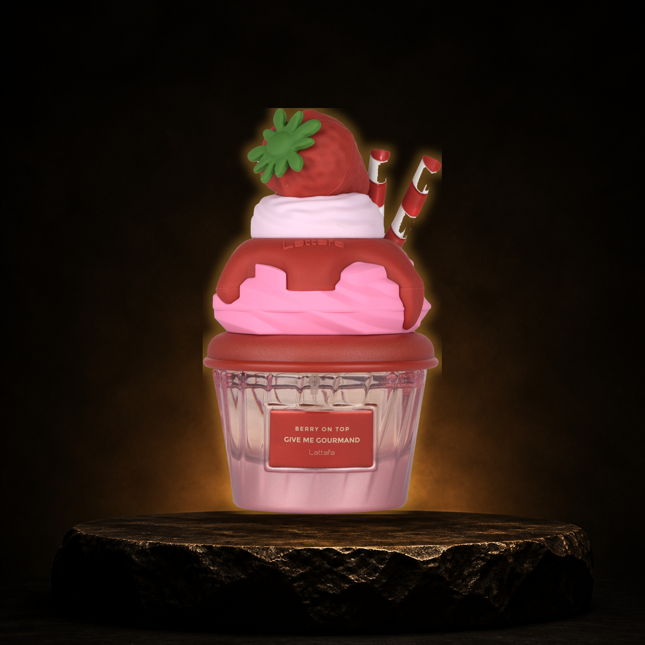 Give me Gourmand Berry On Top — Lattafa em cenário editorial premium preto e dourado