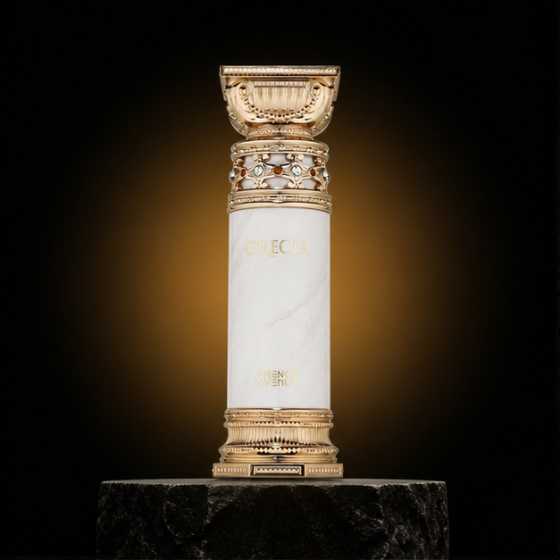 Grecia — French Avenue em cenário editorial premium preto e dourado