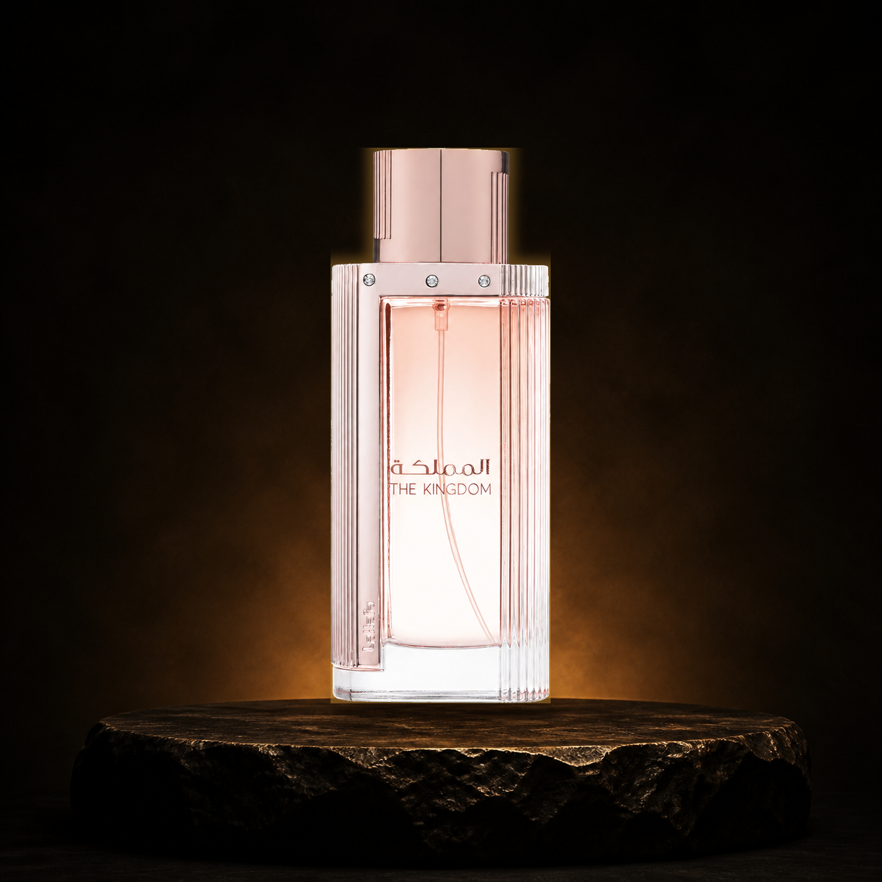 The Kingdom — Lattafa em cenário editorial premium preto e dourado